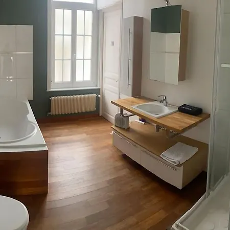 Maison De 140m2 A 300m De La 빌라 *